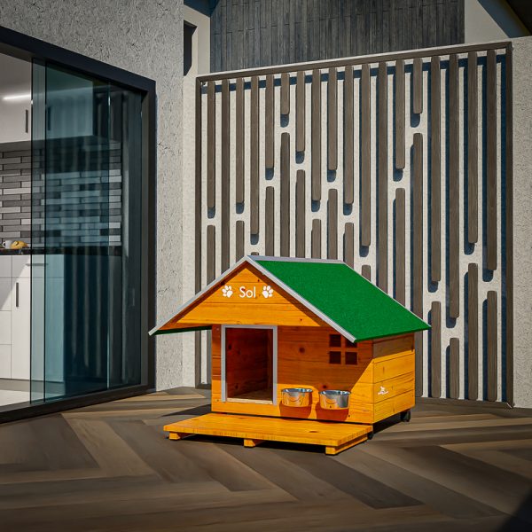 A casota Zeus S Plus é recomendada para patudos/as de porte prqueno, que prima pela sua robustez, telhado móvel, janela e área exterior abrigada.